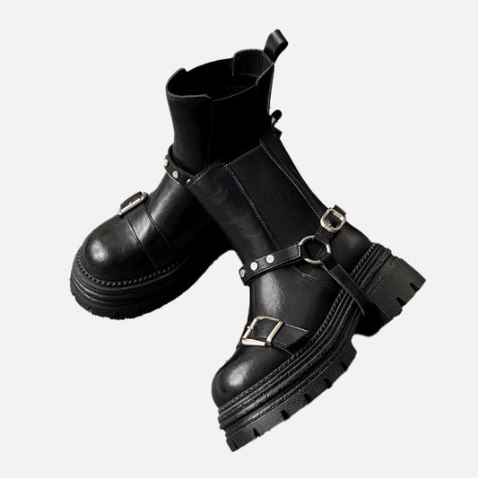 Lederstiefel mit Schnalle und klobigem Absatz