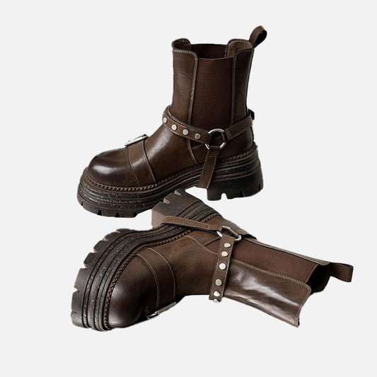 Lederstiefel mit Schnalle und klobigem Absatz